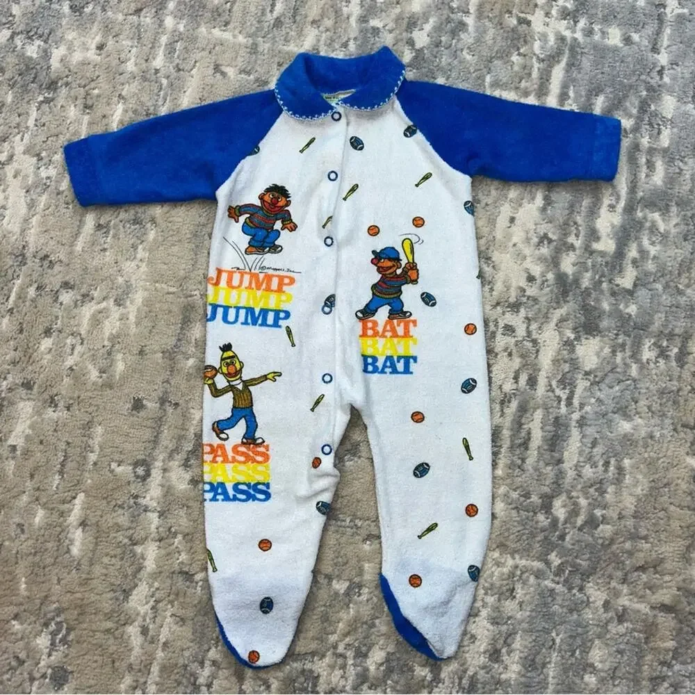 1970s Vintage Sesame Street Bert Ernie Baseball Sleeper Size 0-14 lbs
